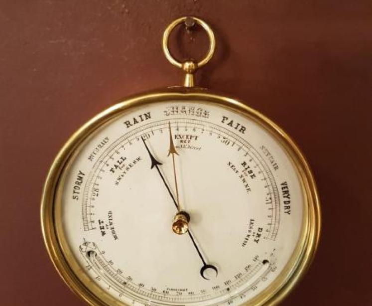 Victorian Brass Cased Marine Barometer with Crescent Thermometer - Image 4