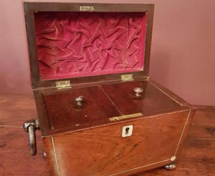 Small Regency Period Rosewood Mother of Pearl Inlaid Tea Caddy - Image 2