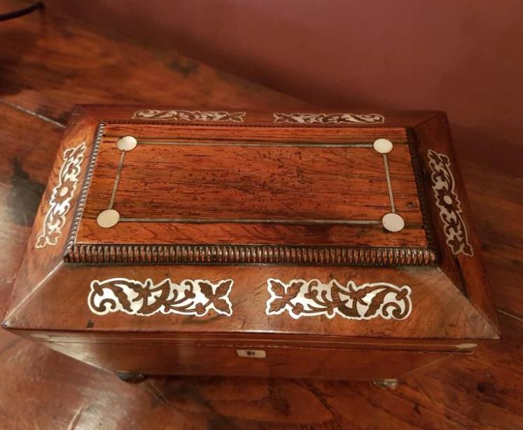 Small Regency Period Rosewood Mother of Pearl Inlaid Tea Caddy - Image 3