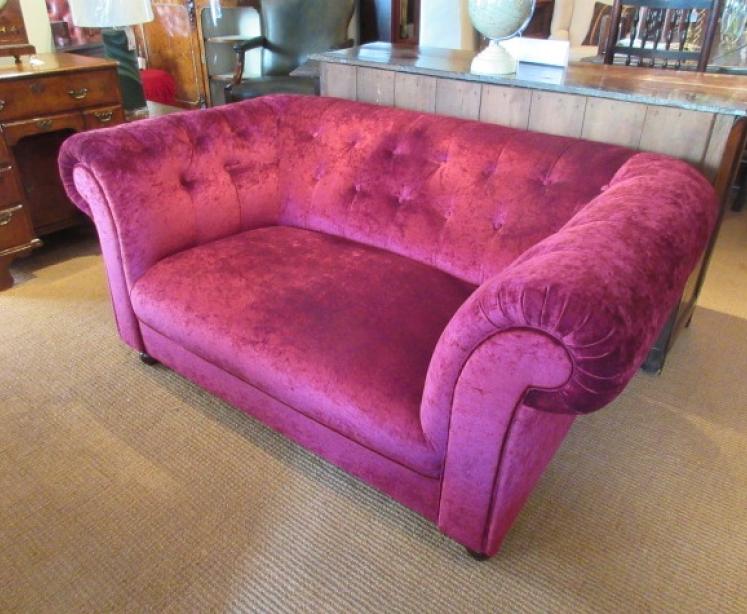 Very Comfortable Victorian Upholstered Chesterfield Settee - Image 4
