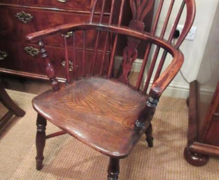 Early Victorian Yew Wood Low Back Windsor Armchair - Image 1