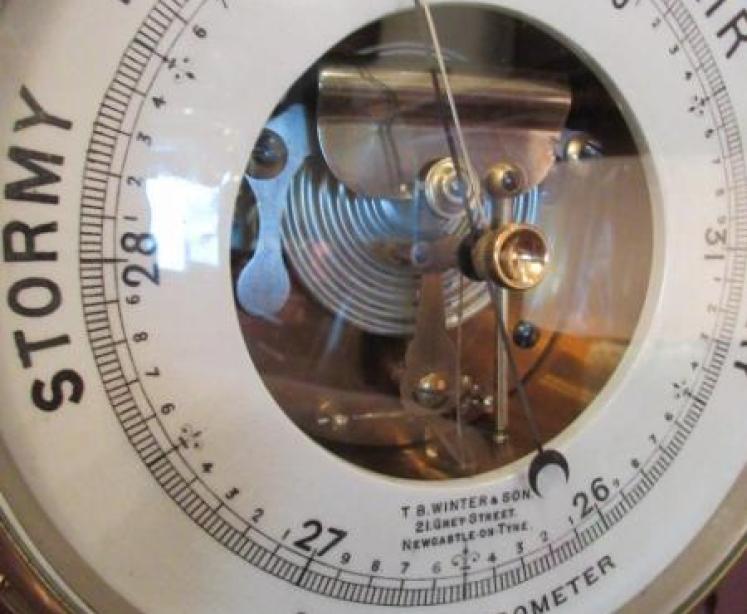 Victorian Oak Banjo Barometer with Skeletonised Movement - Image 3