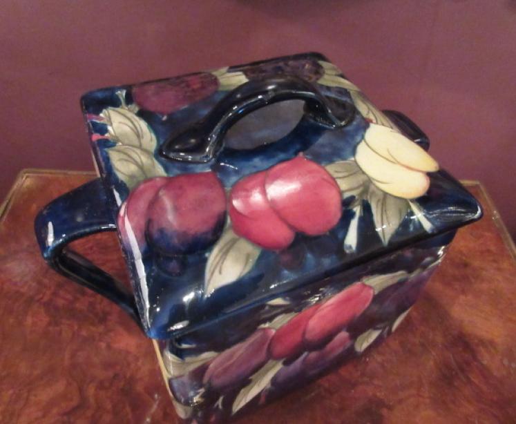 Moorcroft Wisteria Twin Handled Box & Cover - Image 2