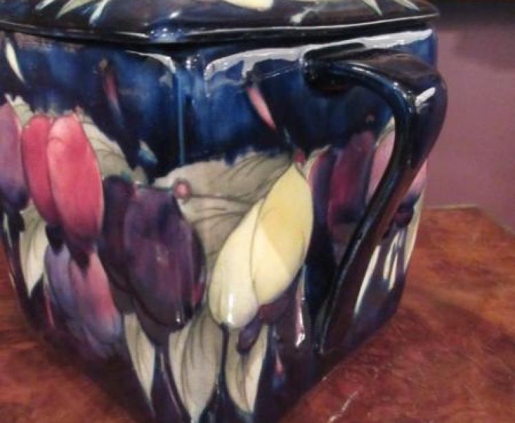 Moorcroft Wisteria Twin Handled Box & Cover - Image 3