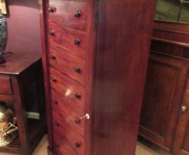 Fine Early Victorian Figured Mahogany Wellington Chest - Image 5