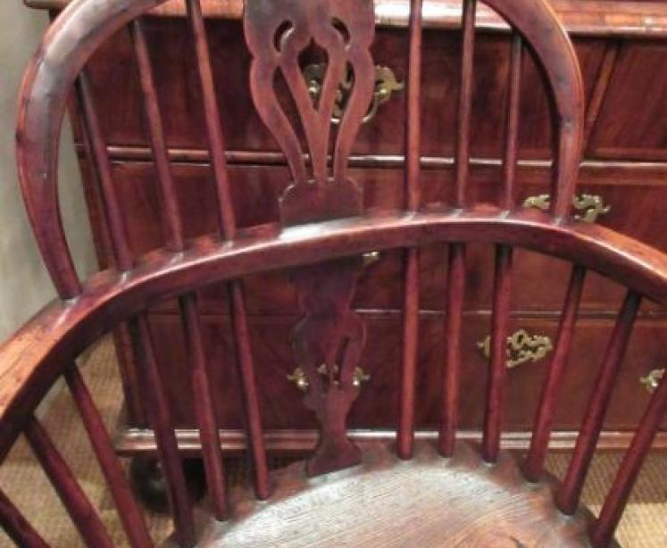 Early Victorian Antique Yew Low Back Windsor Armchair - Image 2