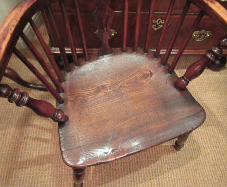 Early Victorian Antique Yew Low Back Windsor Armchair - Image 3