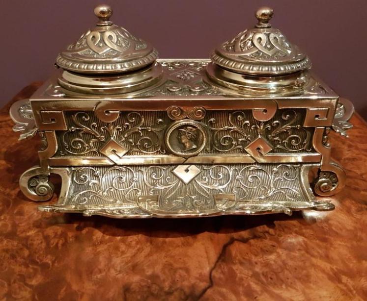 Quality Victorian Brass Pen and Ink Stand - Image 4