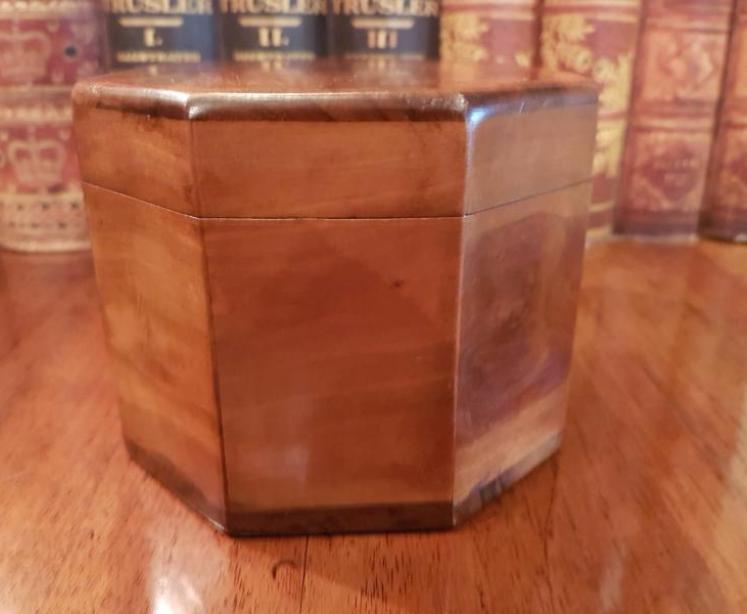 Small Late Victorian Olive Wood Box - Image 2