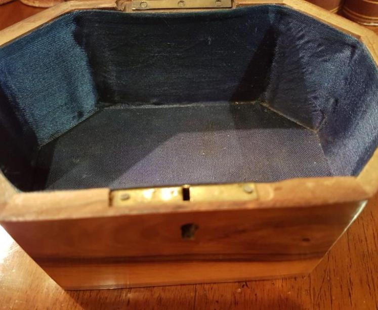 Small Late Victorian Olive Wood Box - Image 3