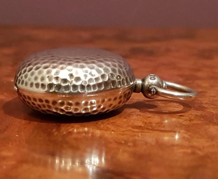 Antique Silver Golf Ball Sovereign Case - Image 3