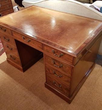 Superb Quality Antique Mahogany Pedestal Desk