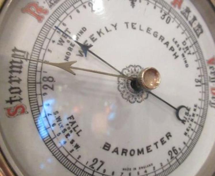 Antique Polished Oak 'Weekly Telegraph' Barometer - Image 5