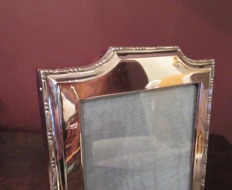 George V Period Silver Beaded Edge Photo Frame - Image 2