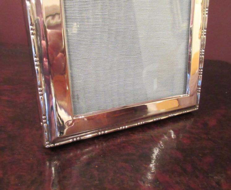 George V Period Silver Beaded Edge Photo Frame - Image 3