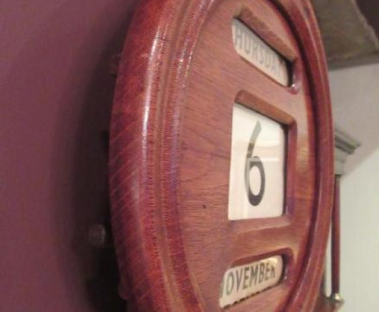 Victorian Antique Polished Oak Perpetual Wall Calendar - Image 4