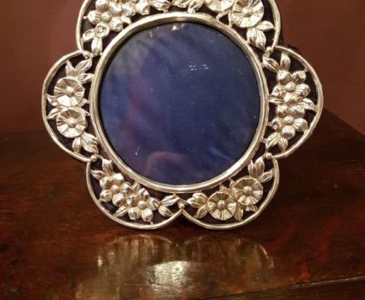 Victorian Silver Floral Design Photo Frame - Image 1