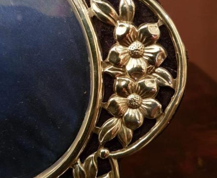Victorian Silver Floral Design Photo Frame - Image 3