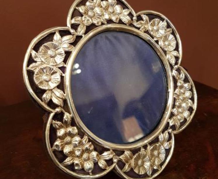 Victorian Silver Floral Design Photo Frame - Image 5