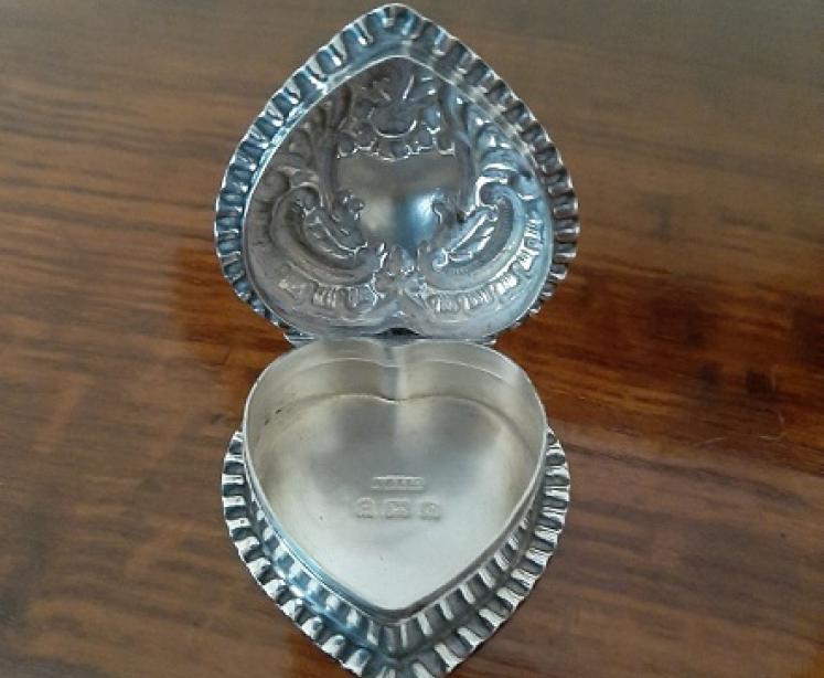 Antique Silver Heart Shaped Trinket Box - Image 3