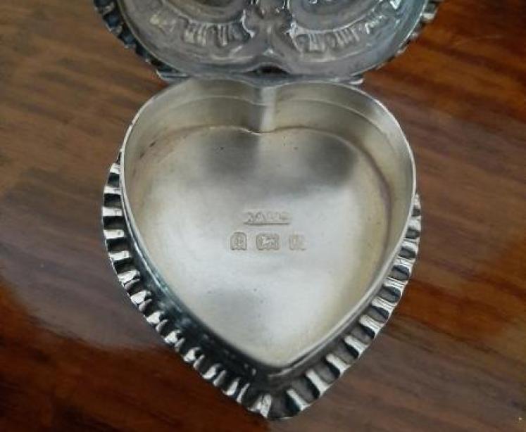 Antique Silver Heart Shaped Trinket Box - Image 4
