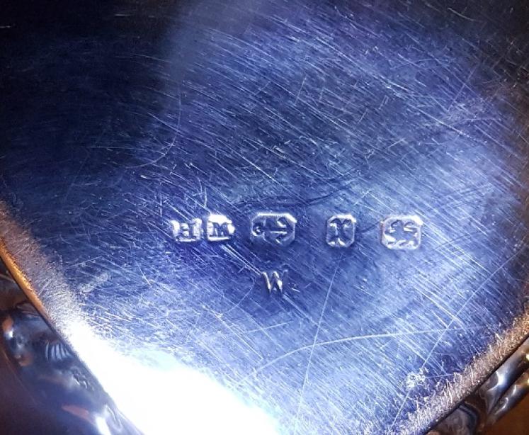 Victorian Embossed Silver Hinged Top Heart Shaped Box - Image 5