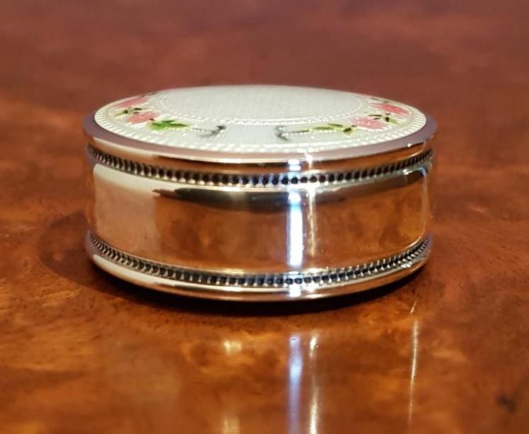 Edwardian Silver and Engine Turned Enamel Tape Measure - Image 2