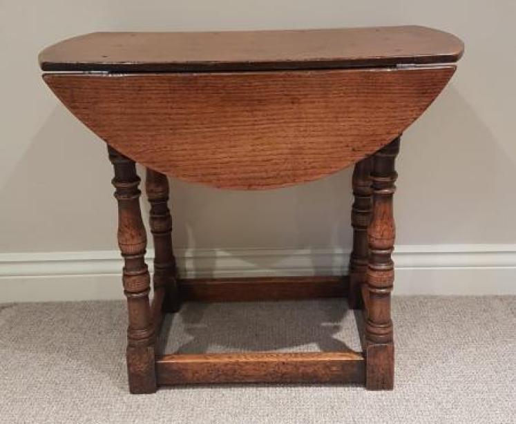 George III Oak Drop Leaf Occasional Table  - Image 1