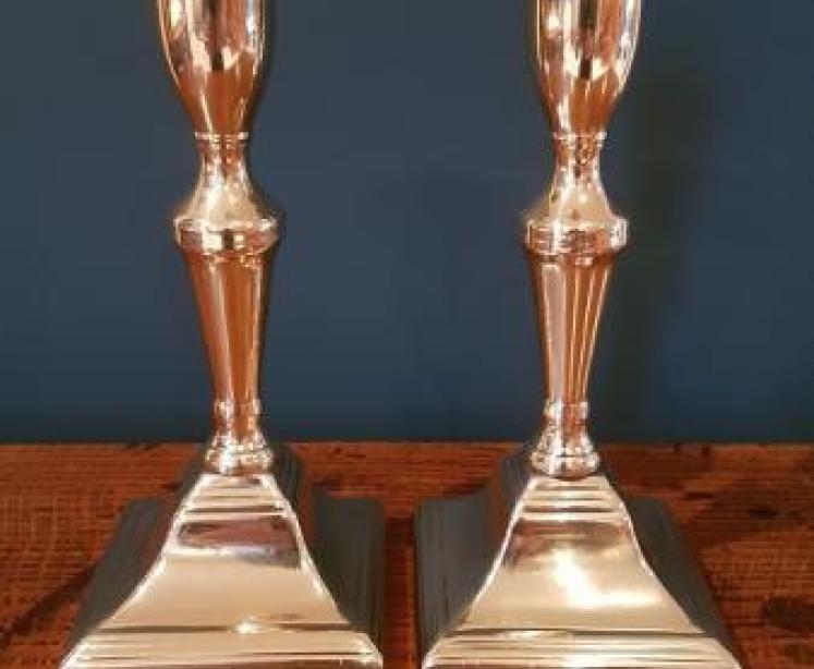 Pair of Fine George III Seamed Brass Candlesticks - Image 4