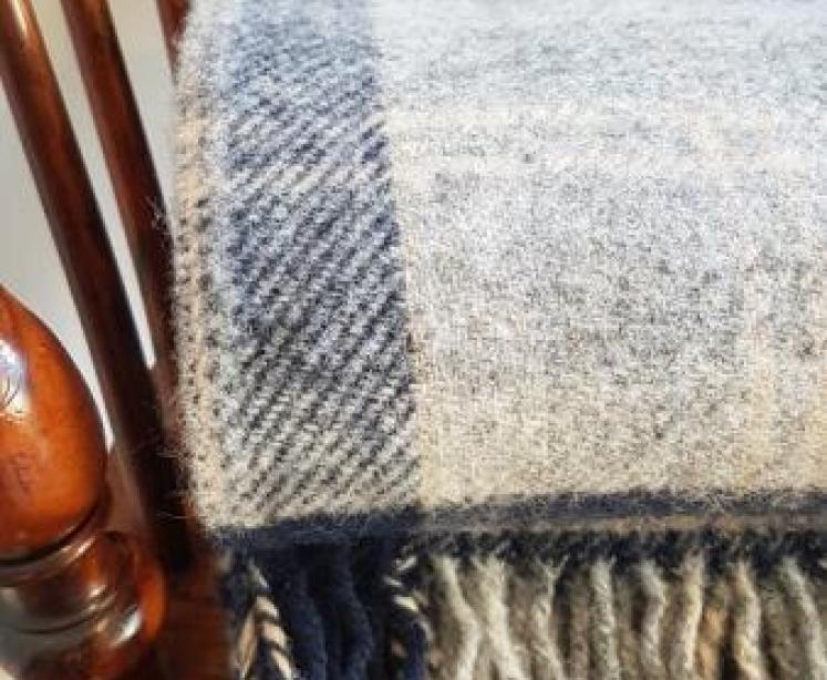 Tweedmill Tartan Navy Bannockbane Throw  - Image 3