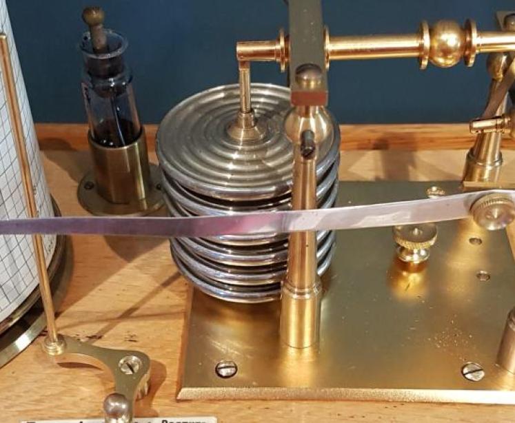 Superior Quality Victorian Oak Barograph - Image 3