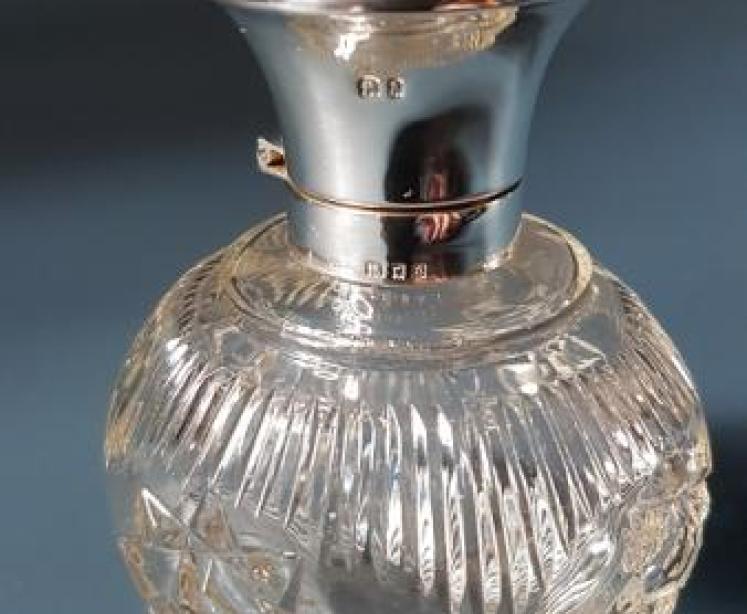 George V Period Silver and Tortoise Shell Scent Bottle - Image 1