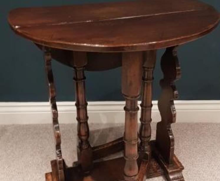 Antique Small Proportioned Oak Occasional Table - Image 6