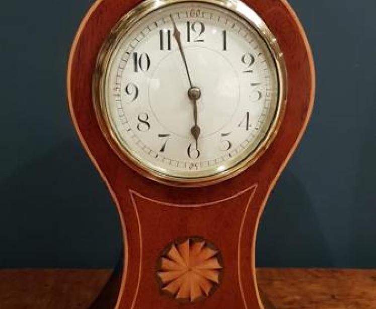 Superb Edwardian Keyhole Shaped Mantel Clock - Image 1