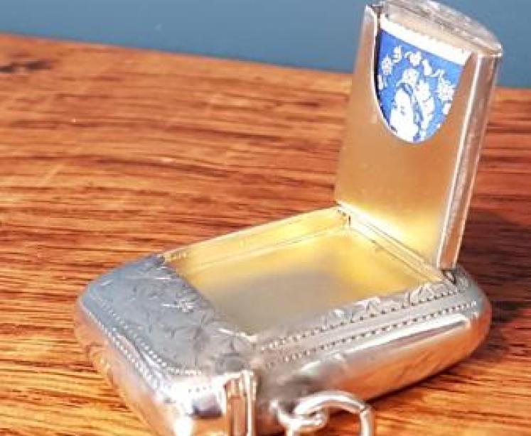 Antique Silver Engraved Vesta and Stamp Case - Image 3