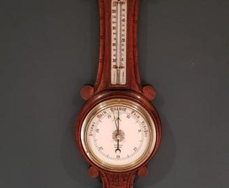 Small Victorian Carved Oak Banjo Barometer - Image 1