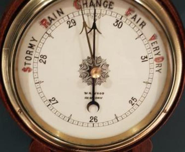 Small Victorian Carved Oak Banjo Barometer - Image 4