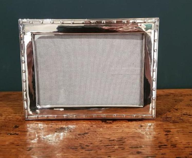 Stylish George V Silver Photo Frame - Image 3