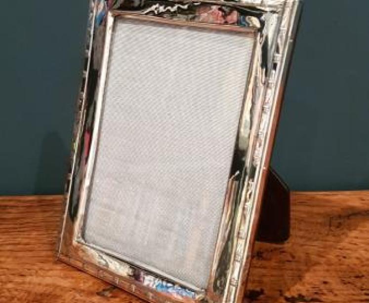 Stylish George V Silver Photo Frame - Image 6