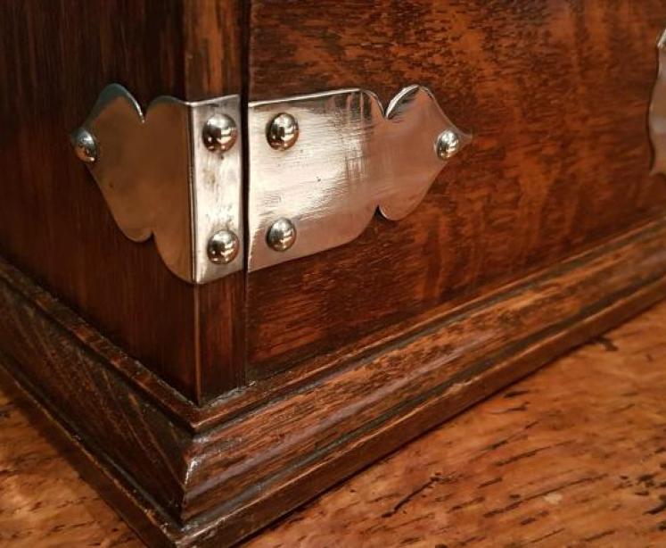 Superb Antique Oak Two Bottle Three Drawer Tantalus - Image 6