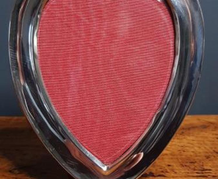 Late Victorian Silver Heart Shaped Photo Frame - Image 1