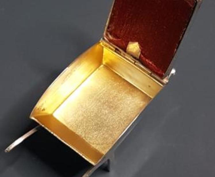 Antique Silver Wheelbarrow Stamp Box - Image 5