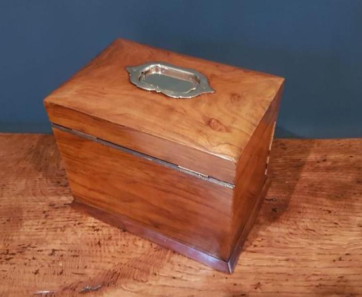 Antique Figured Walnut Dome Top Jewellery Box - Image 3