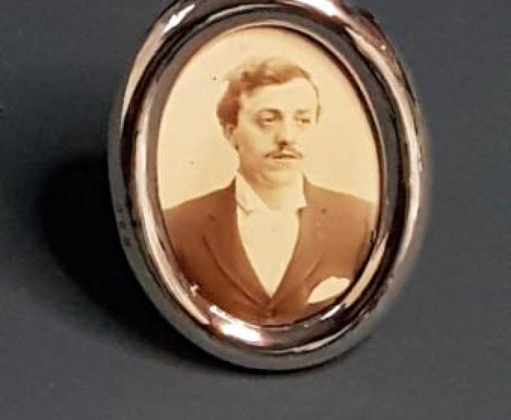 Small Antique Oval Silver Photo Frame - Image 7