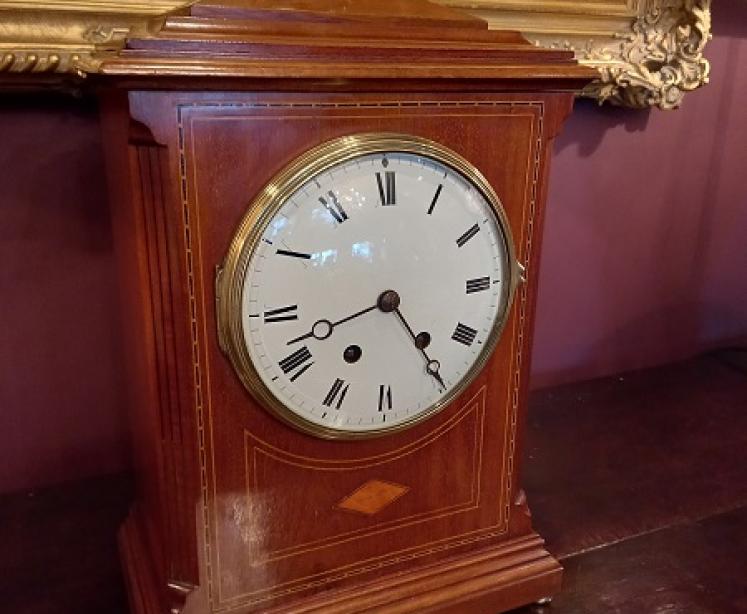 Antique Sheraton Inlaid Striking Bracket Clock - Image 1