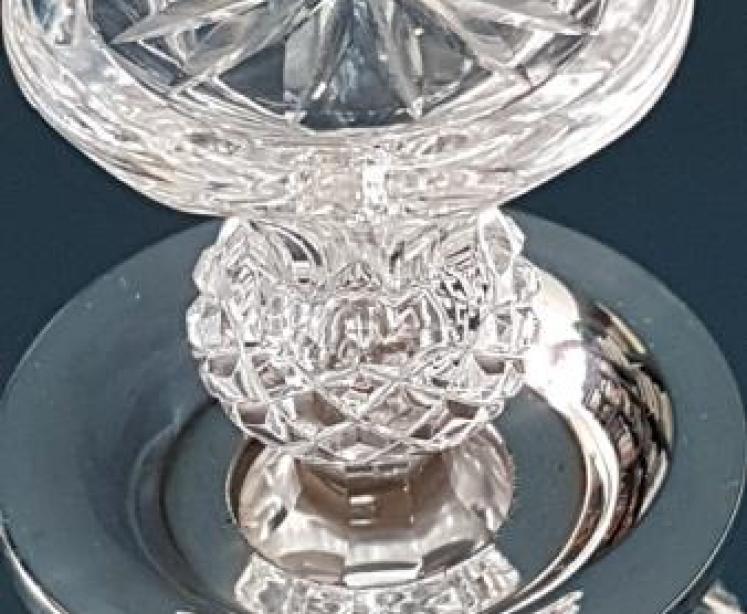 Victorian Cut Crystal Thistle Shaped Decanter with Silver Rim - Image 7