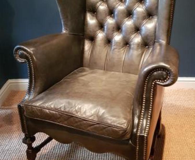 Superb Victorian Button Back Leather Wing Back Arm Chair - Image 1