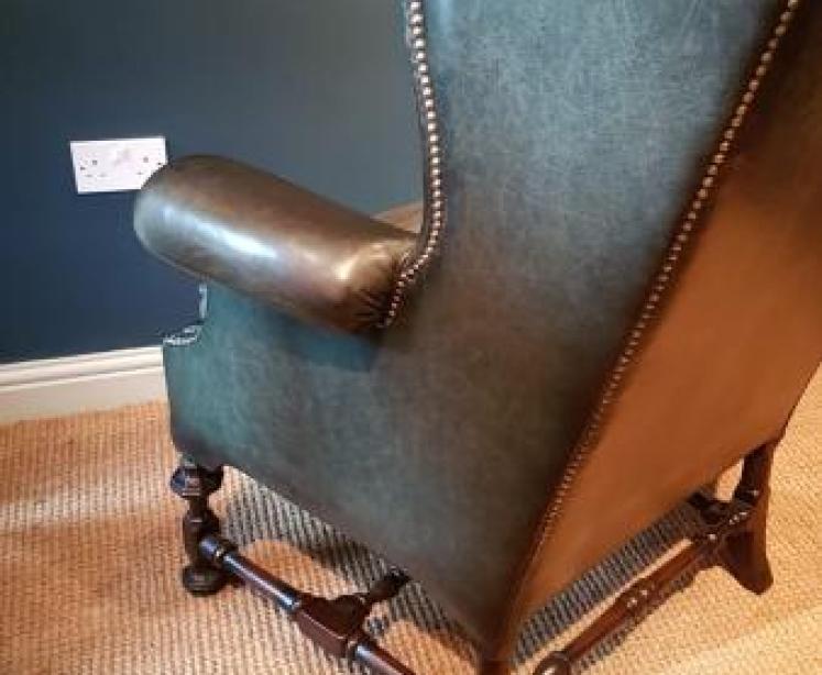 Superb Victorian Button Back Leather Wing Back Arm Chair - Image 7