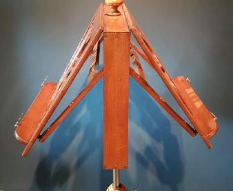 Superb Victorian Walnut Duet Music Stand - Image 3