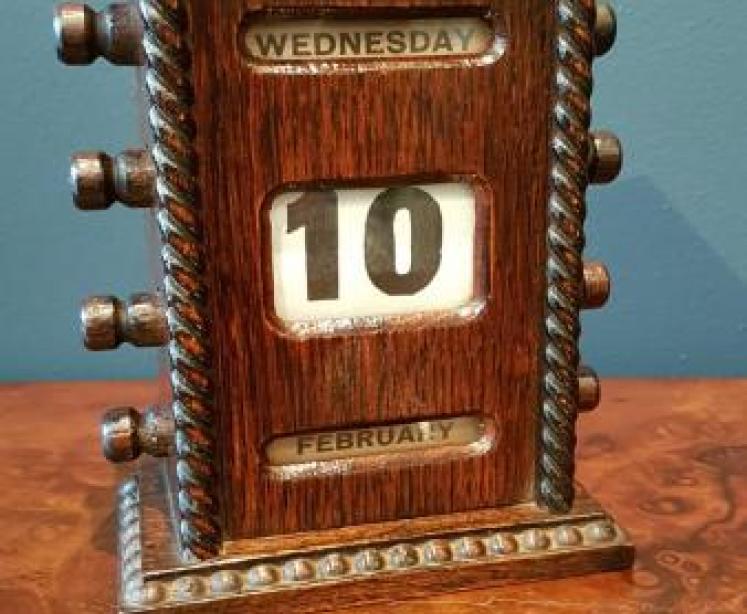 Victorian Oak Perpetual Desk Calendar - Image 1